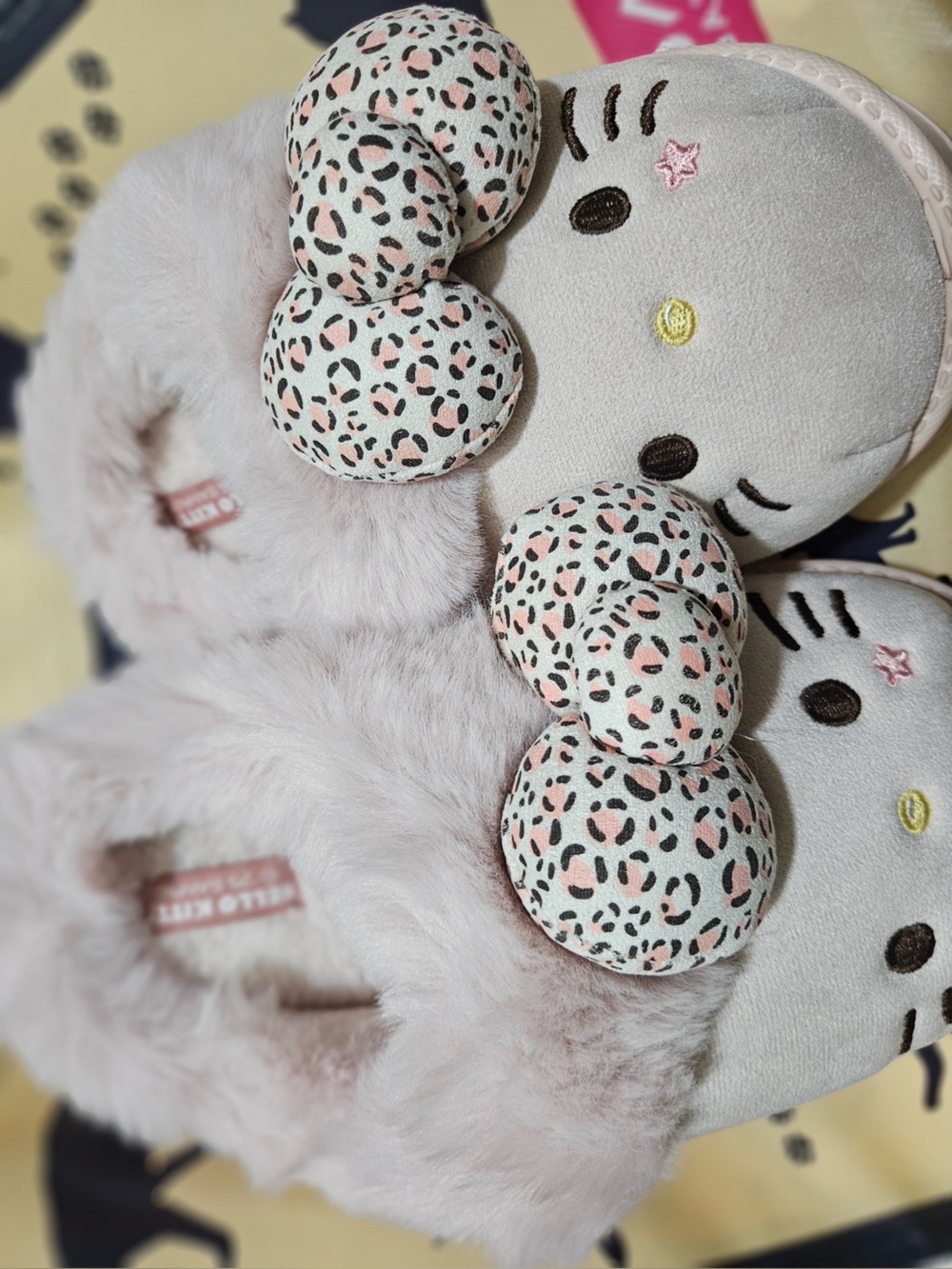 Hello Kitty Pink Plush Bow ladies Slippers